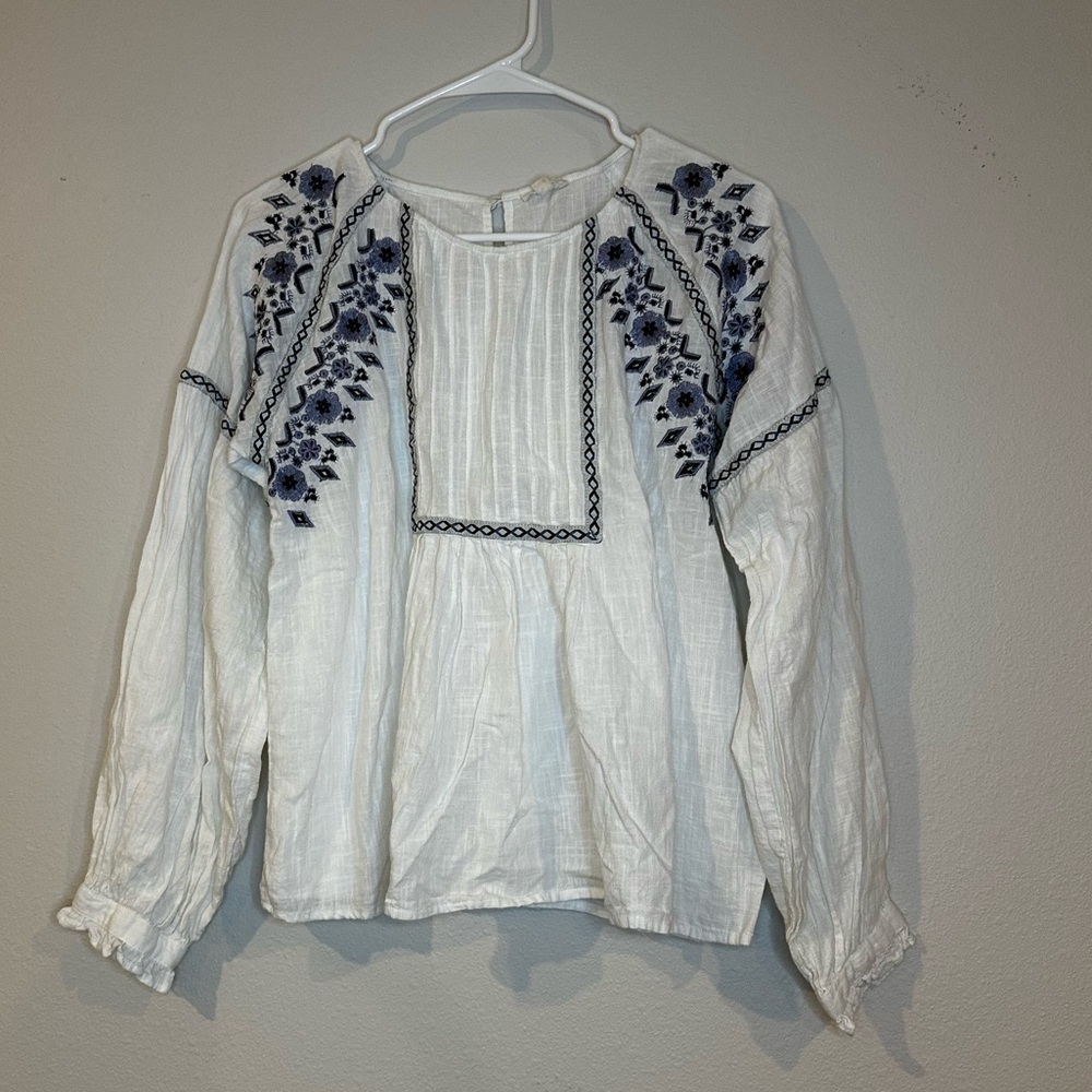 Women’s feminine bohemian white blue‎ and flower design in women’s size L blouse - Picture 2 of 7